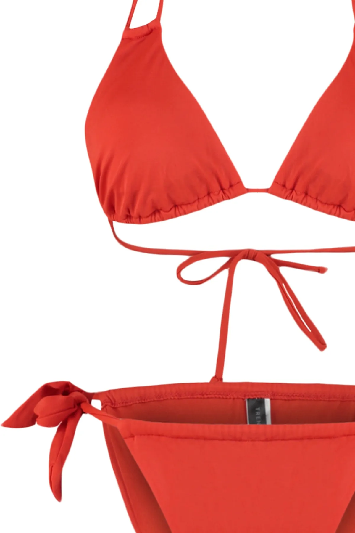 Trendyol Collection  Rotes Dreieck-Tunnel-Bikini-Set mit hohem Beinausschnitt TBESS22BT0037