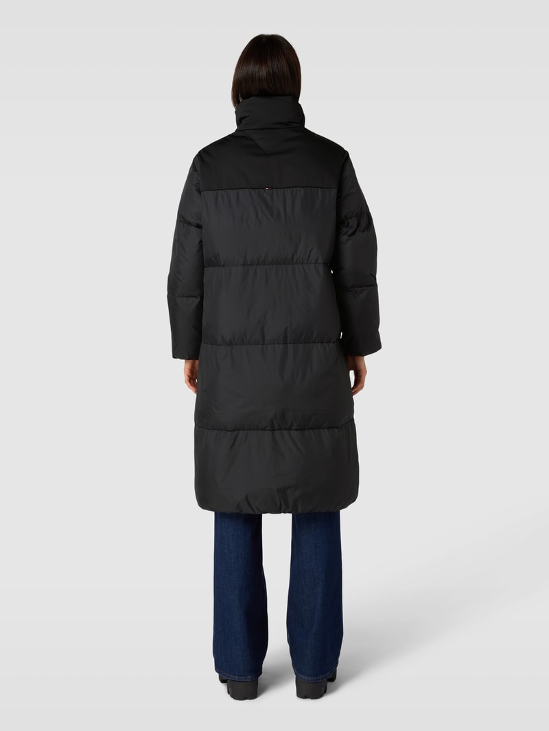 Steppmantel mit Label-Patch Modell 'NEW YORK' in schwarz