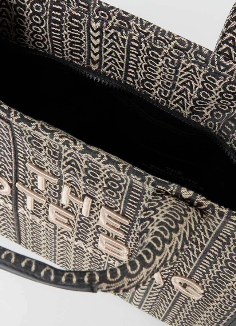 Marc Jacobs vidēja izmēra iepirkumu soma ar logotipa apdruku un noņemamu plecu siksnu