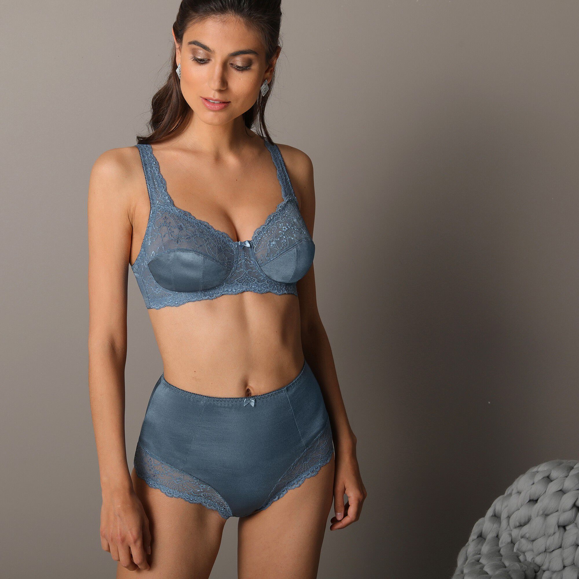 Gainette maille satinée et dentelle Salford