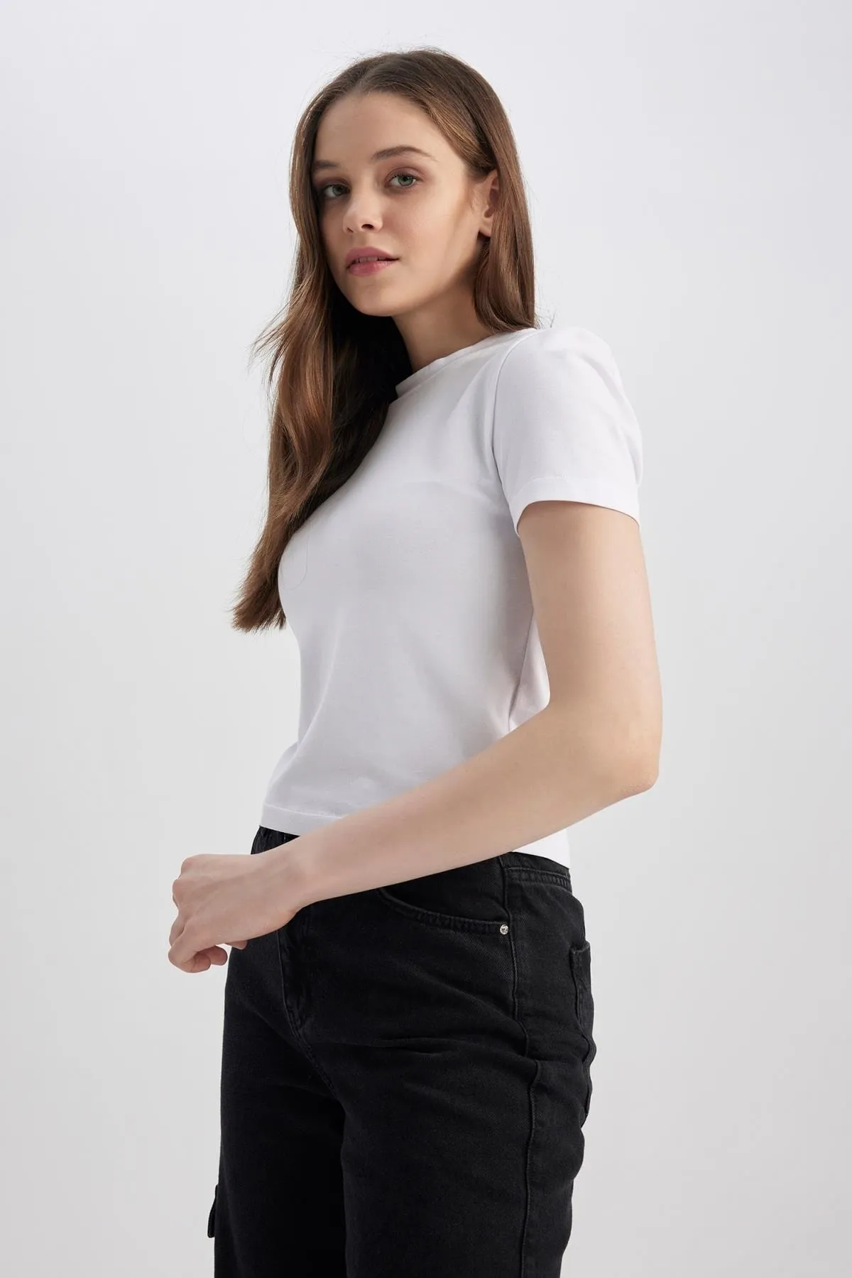 DeFacto  Coool Tailliertes Kurzarm-T-Shirt Z8790az23sp