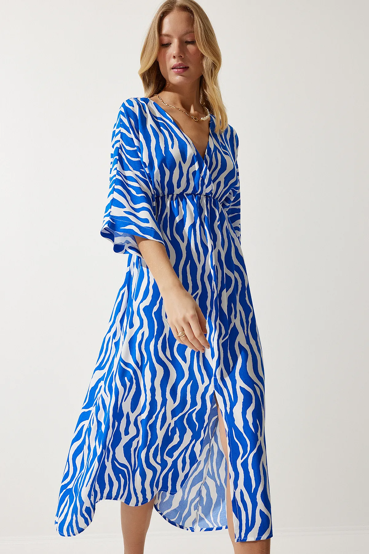 Happiness İstanbul  Blau-weißes, tiefes V-Ausschnitt-Sommerkleid aus Viskose für Damen, lang, CI00081