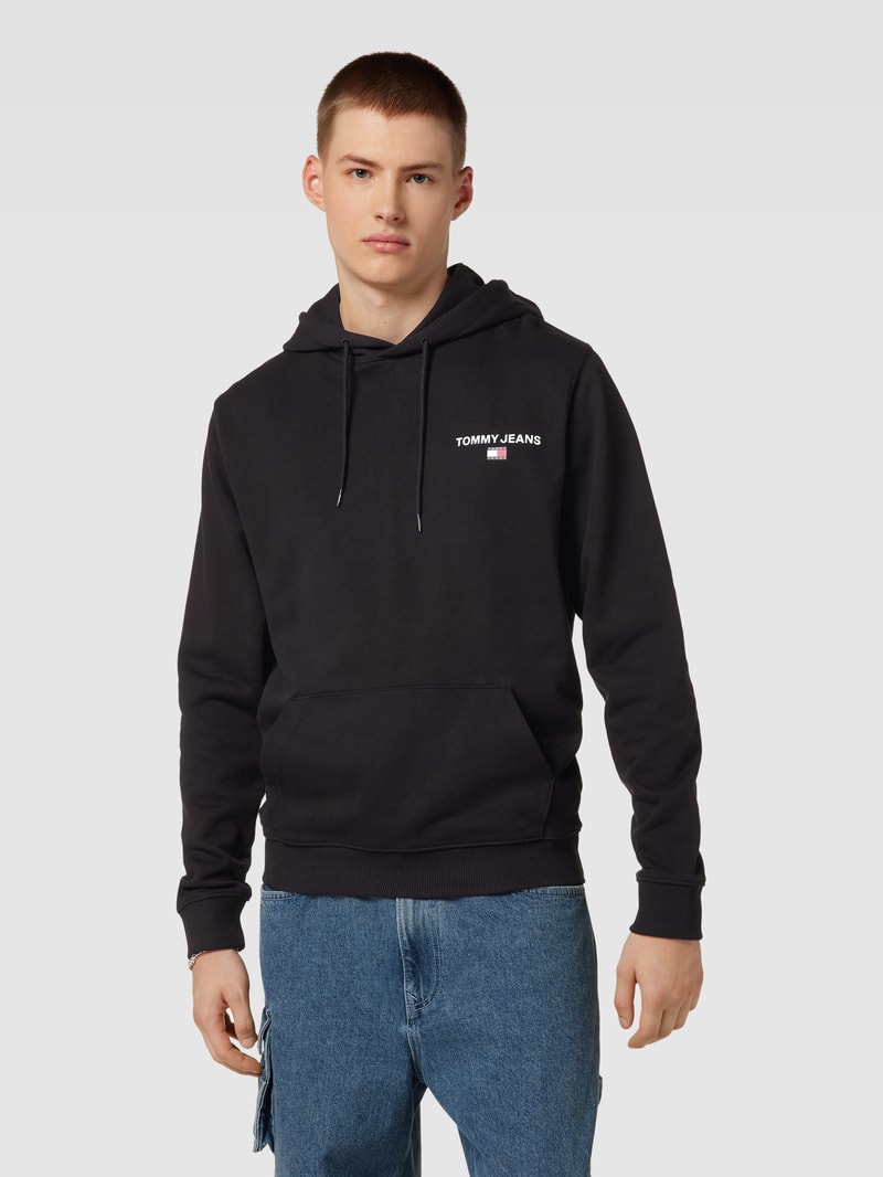 Hoodie mit Känguru-Tasche in schwarz