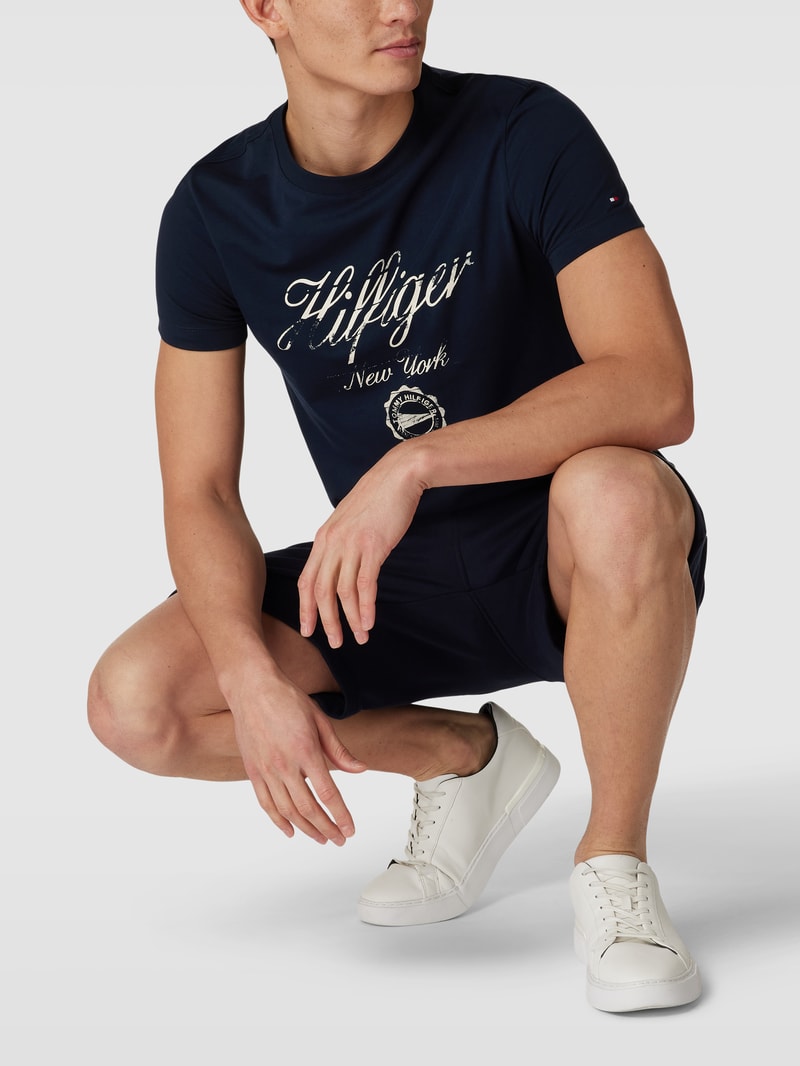 T-Shirt mit Label-Print in marineblau