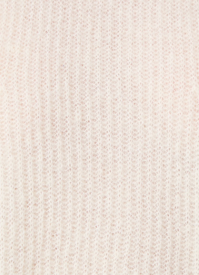 Pulover gros, creat de Claudia Sträter, dintr-un amestec de lână alpaca.