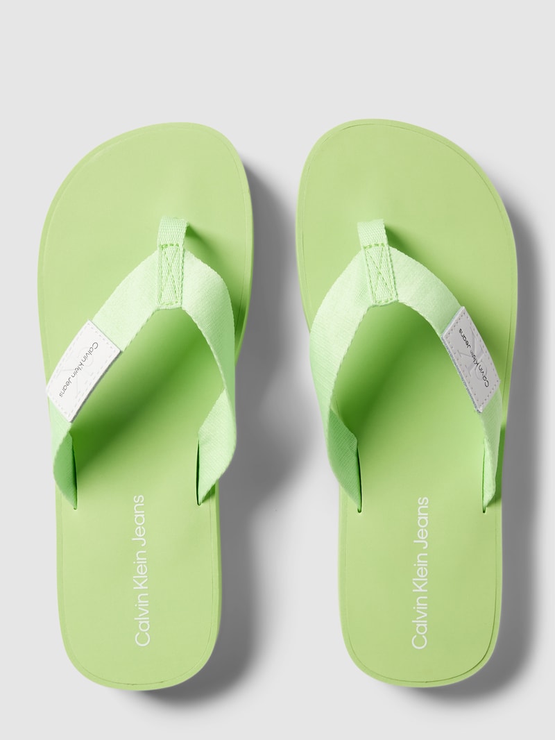 Zehentrenner mit Label-Details Modell 'FLATFORM' in hellgrün