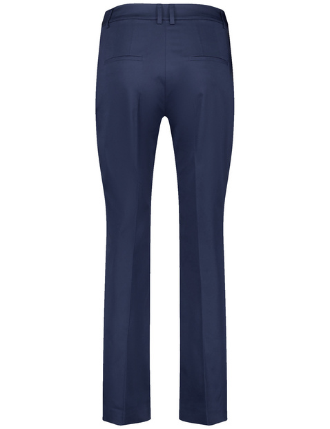 Schlichte Chino mit Saumschlitzen