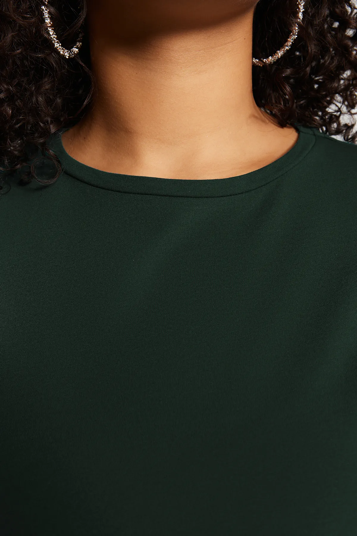 Trendyol Curve  Smaragdgrünes Basic-Strick-T-Shirt mit Rundhalsausschnitt TBSSS22TS0733