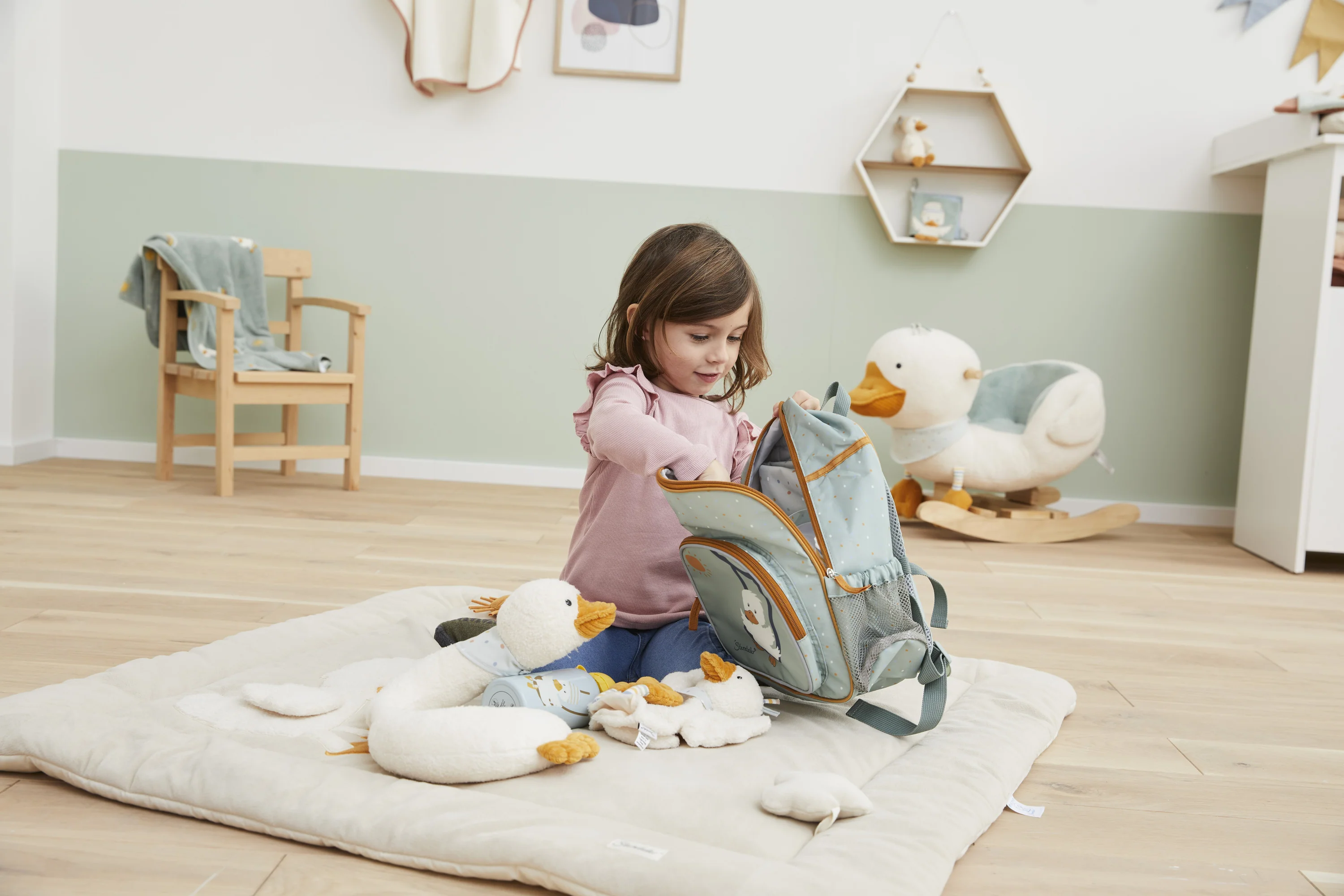 Kinderrucksack mit Motiv Ente Edda in steingrün, 5L