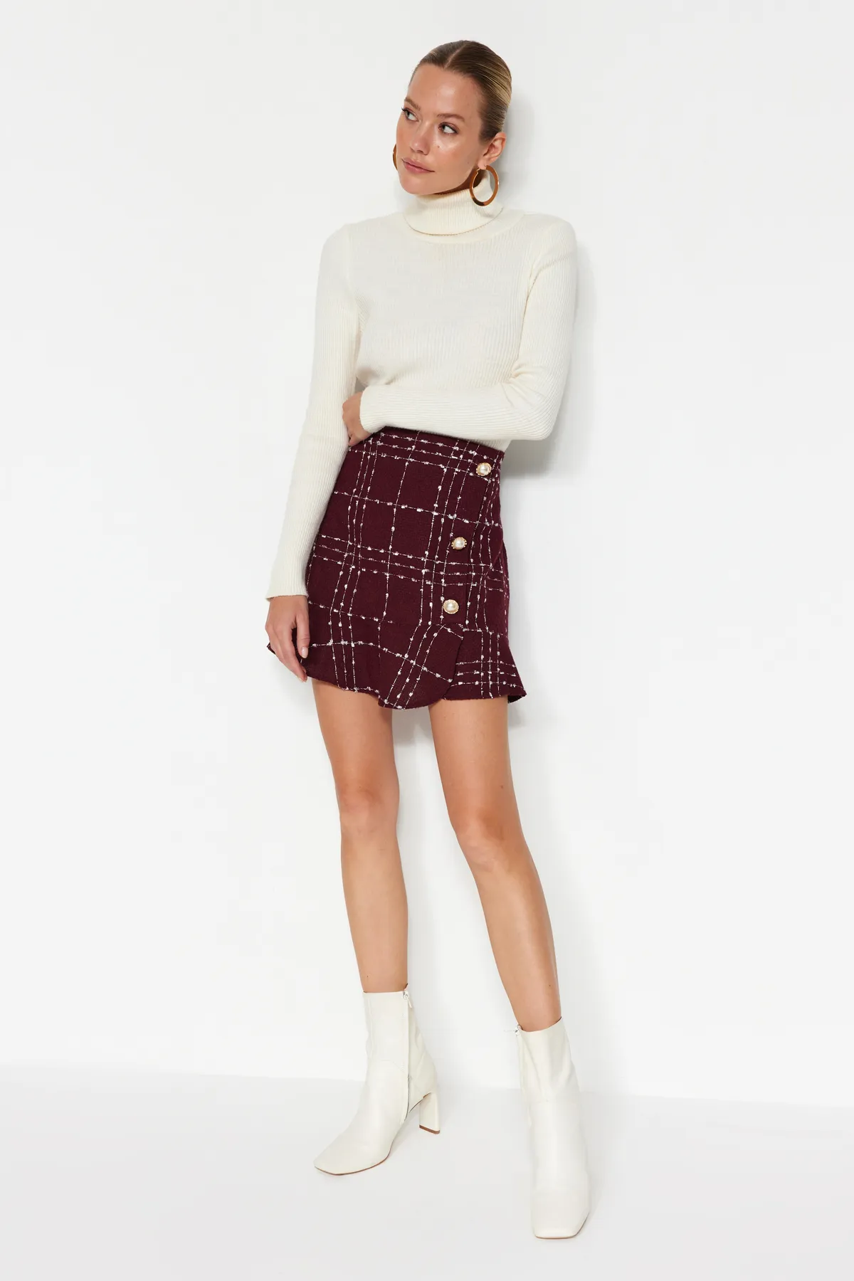 Trendyol Collection  Burgunderroter geknöpfter Tweed-Stoffrock mit Volantspitze und Mini-Webrock TWOAW22ET0155