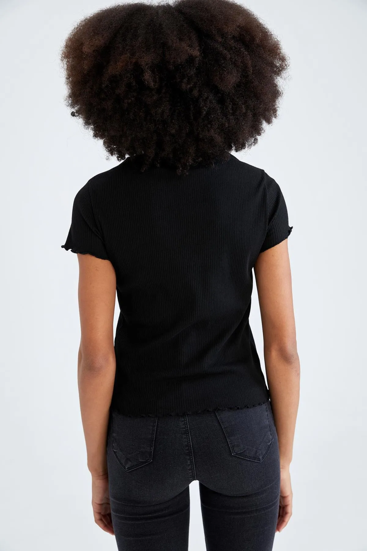 DeFacto  Slim Fit Kurzarm-T-Shirt mit Rundhalsausschnitt K7064az22sm
