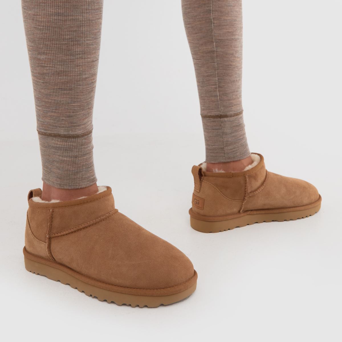 Klasické ultra mini boty UGG v kaštanové barvě