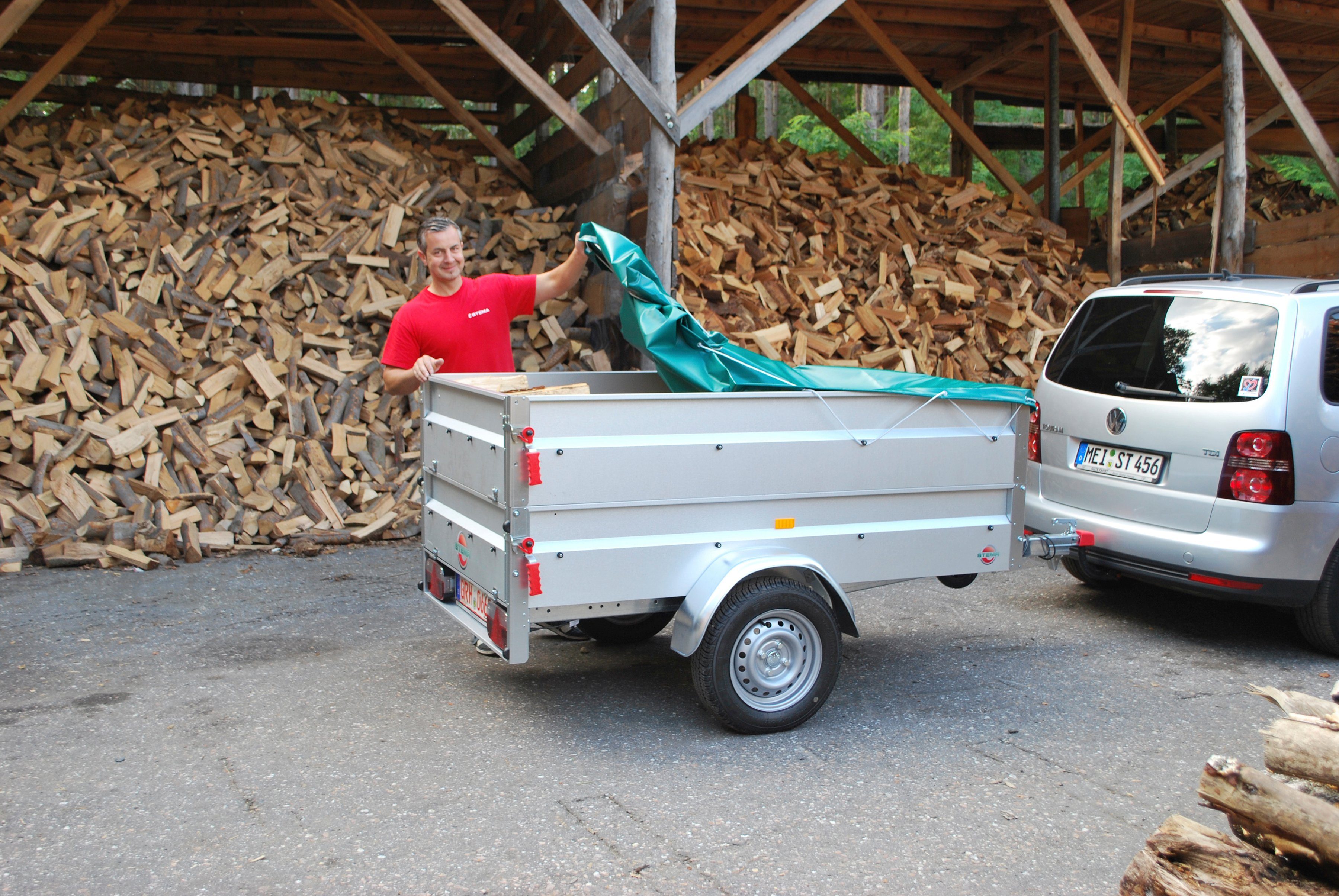 STEMA PKW-Anhänger BASIC 850, max. 650 kg, inkl. Bordwandaufsatz und Flachplane