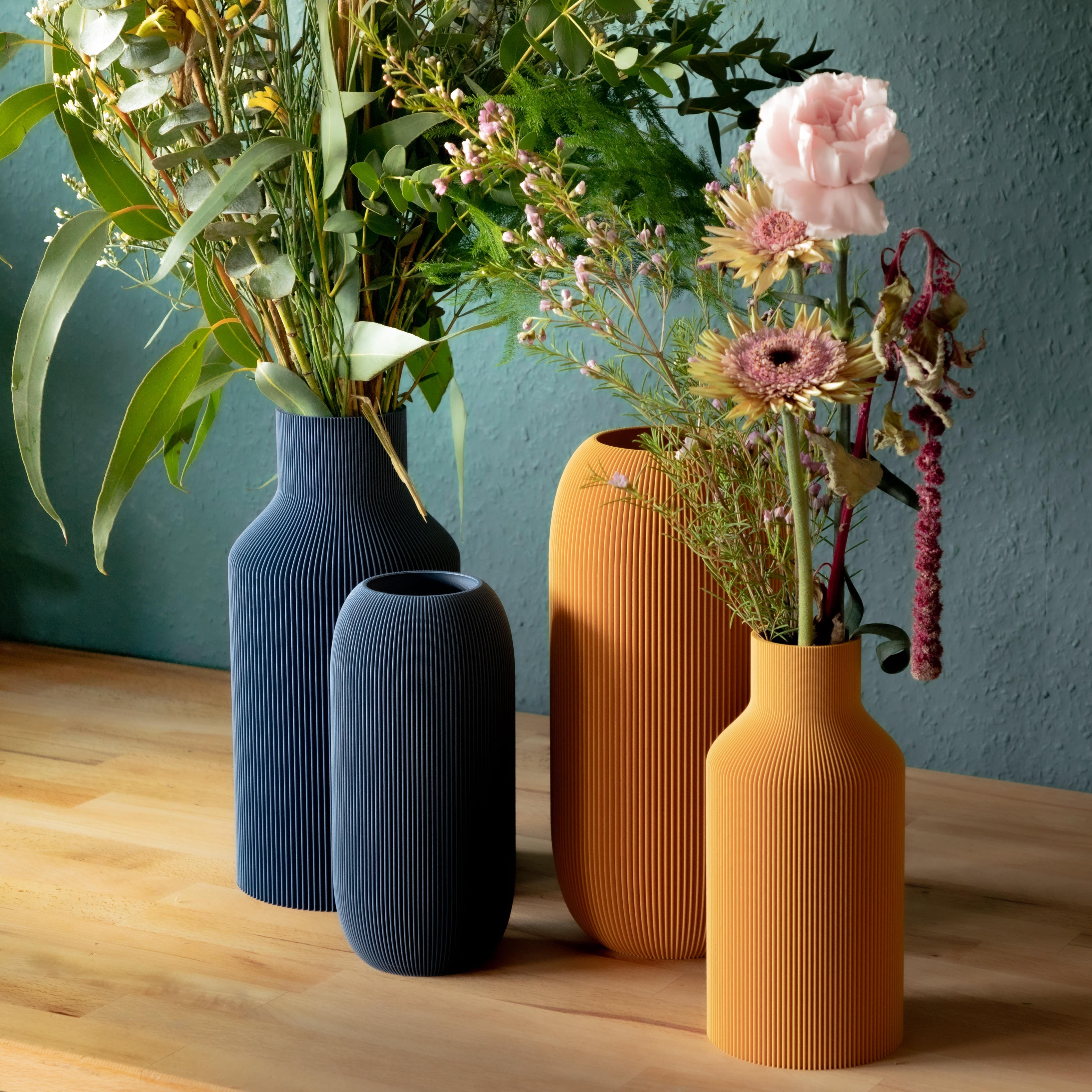 Dennismaass. Dekovase FLASCHE, 3D Druck, wundervolle Rillen-Optik, für Blumen aller Art, dekorative Vase aus dem 3D Drucker