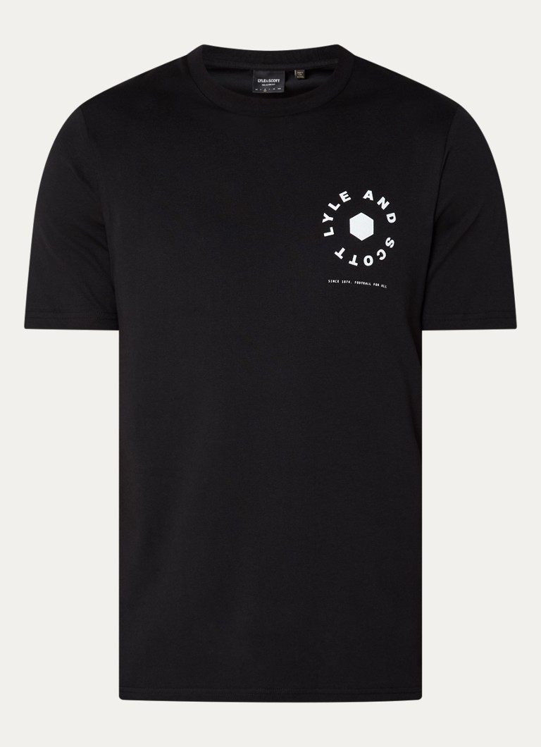 Tricou Lyle & Scott cu logo și imprimeu pe spate.