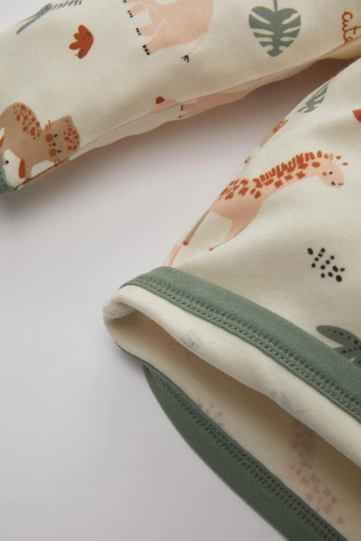 DeFacto  Baby Jungen Safari bedrucktes Langarm-Sweatshirt mit Jogginghose, 2er-Set B9645a524sp