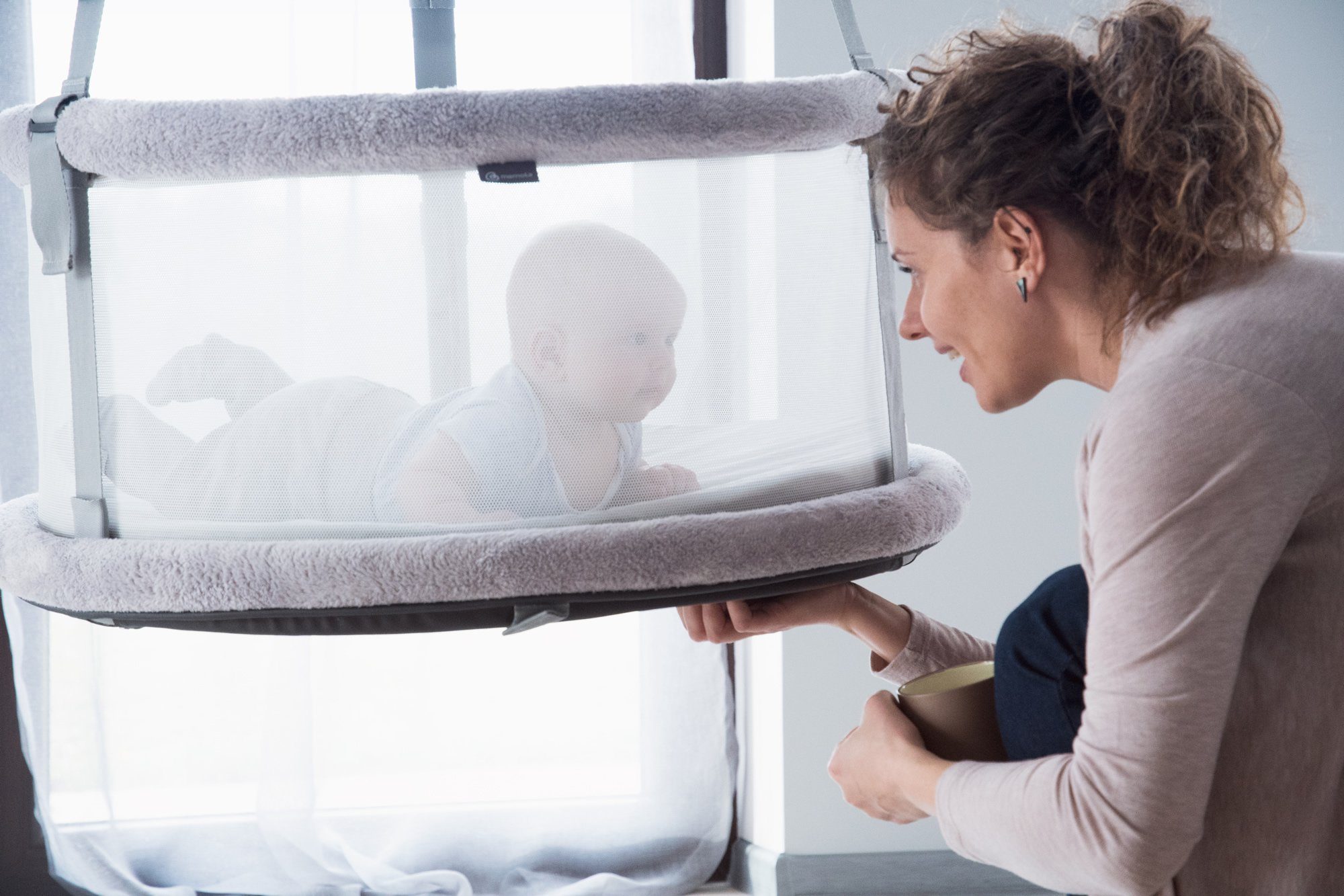 Memola Babyschaukel Babywiege 3-in-1 BASIC (Wiege, Laufstall, Schaukel), 0-12 Jahre (1-tlg), Baby Einschlaf- und Entwicklungshilfe: Mitwachsend und aus der EU!