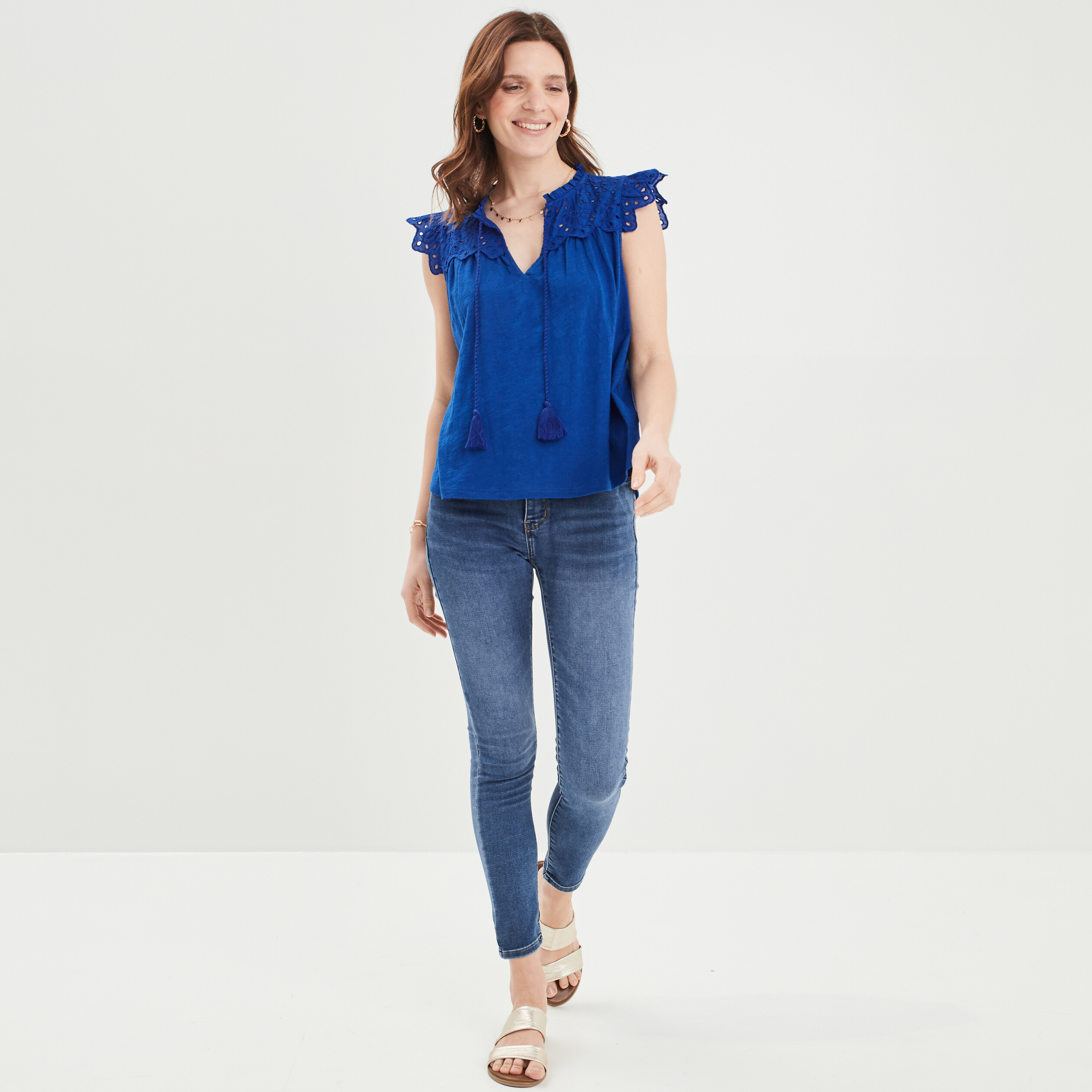 T-shirt broderie anglaise et cordons bleu electrique femme | La Halle