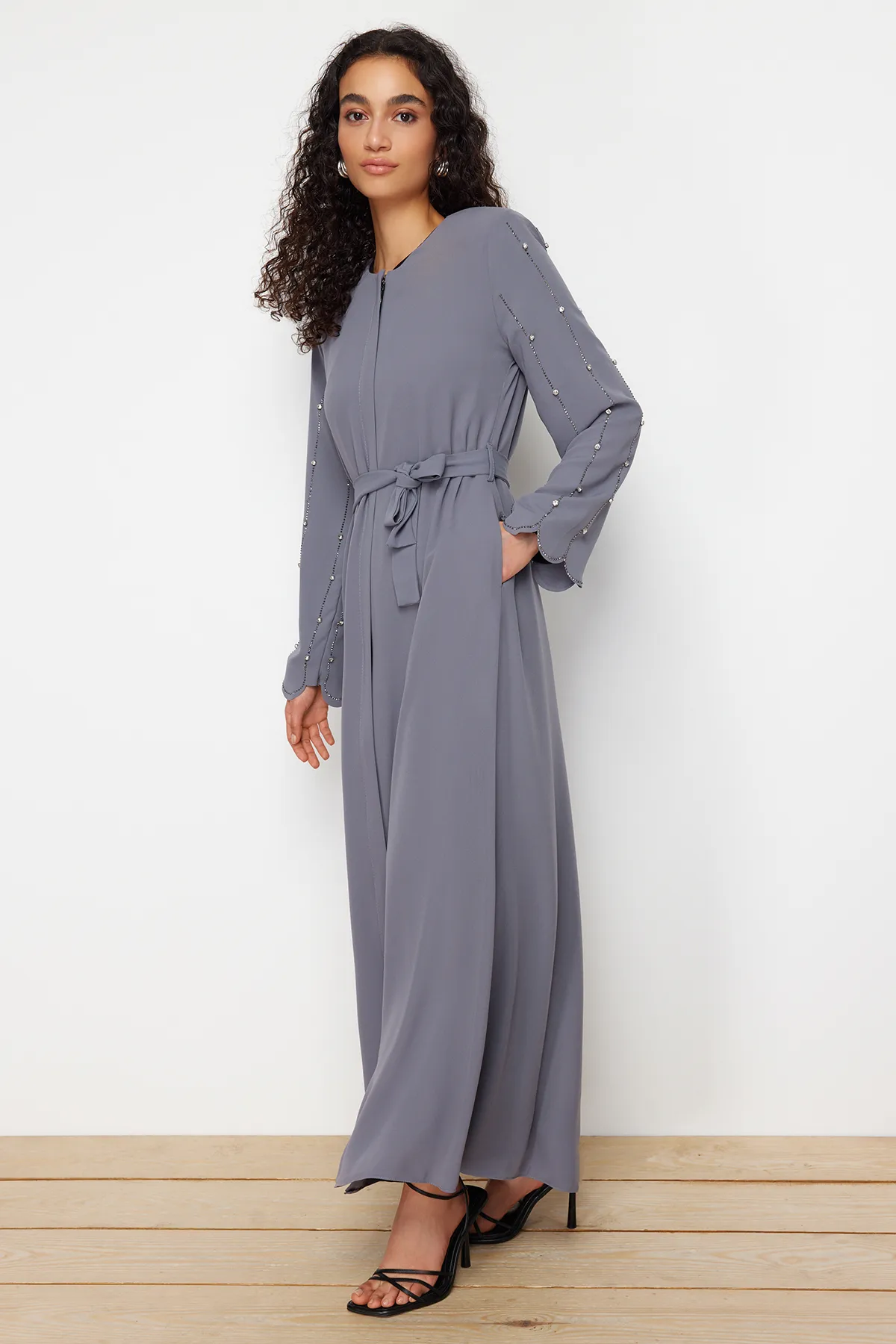 Trendyol Modest  Graues Stein-Accessoire, gewebte Kappe & Ferace & Abaya TCTSS24KF00019