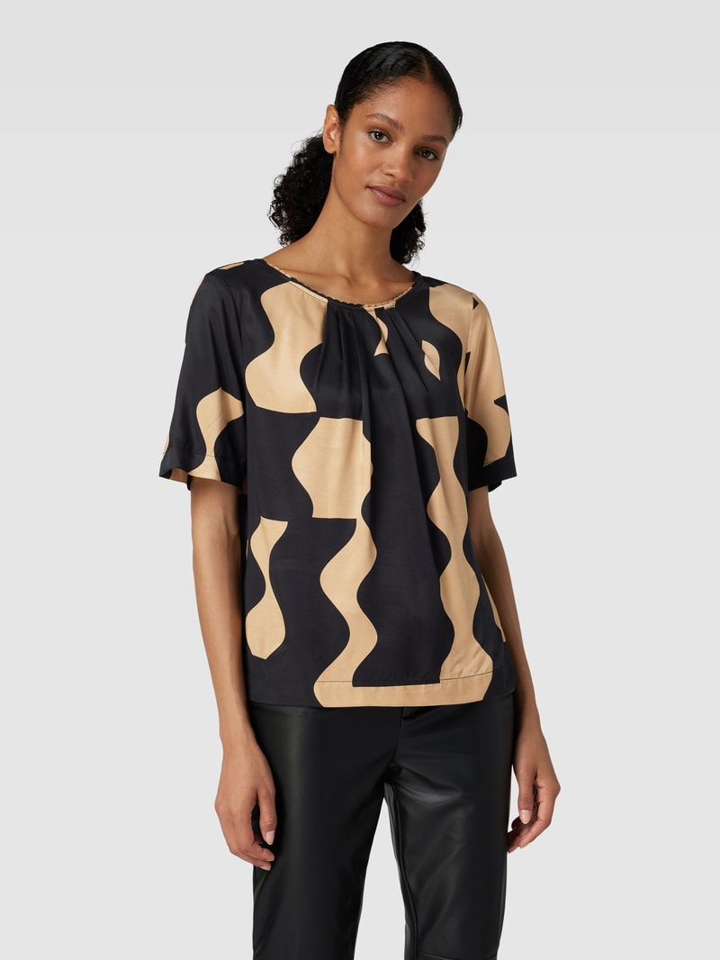 Blusenshirt aus Viskose mit Allover-Muster in camel