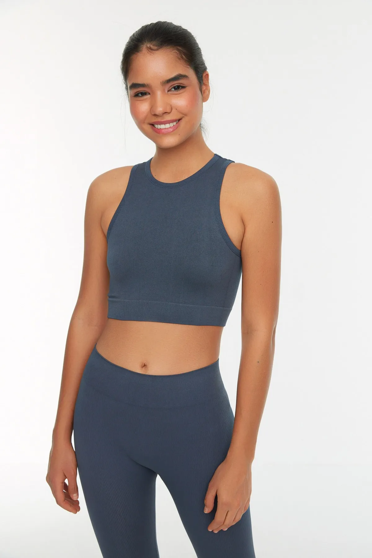 Trendyol Collection  Indigo nahtloser/nahtloser, leicht stützender/formender gestrickter Sport-BH TWOSS21SS0024
