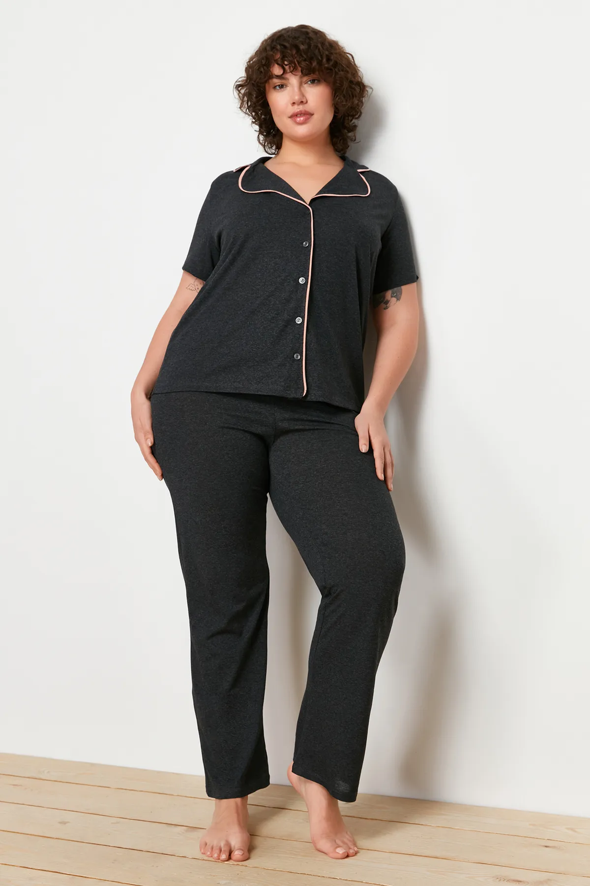 Trendyol Curve  Große Größen in Pyjama-Set - Grau - Unifarben