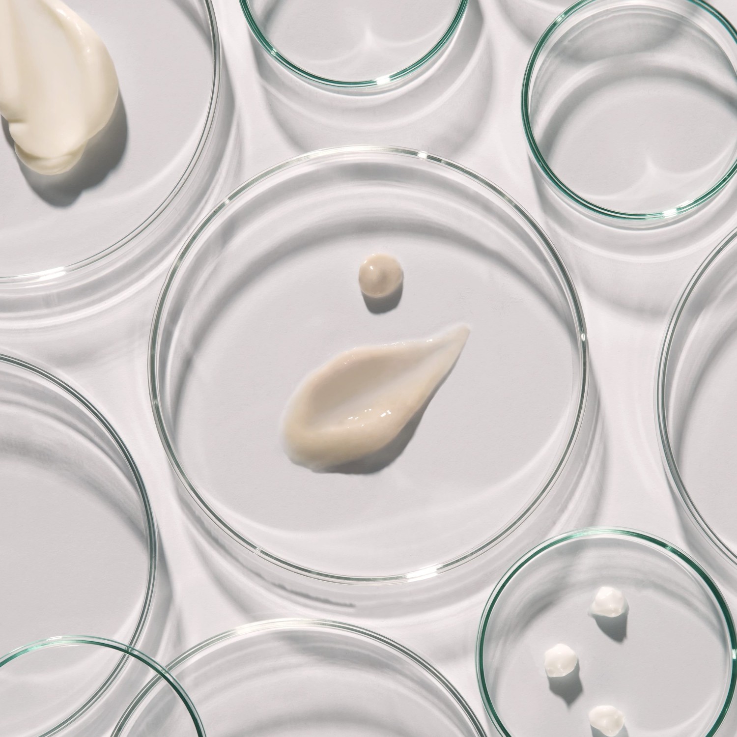 Rozjasňujúci očný krém Codex Beauty Labs