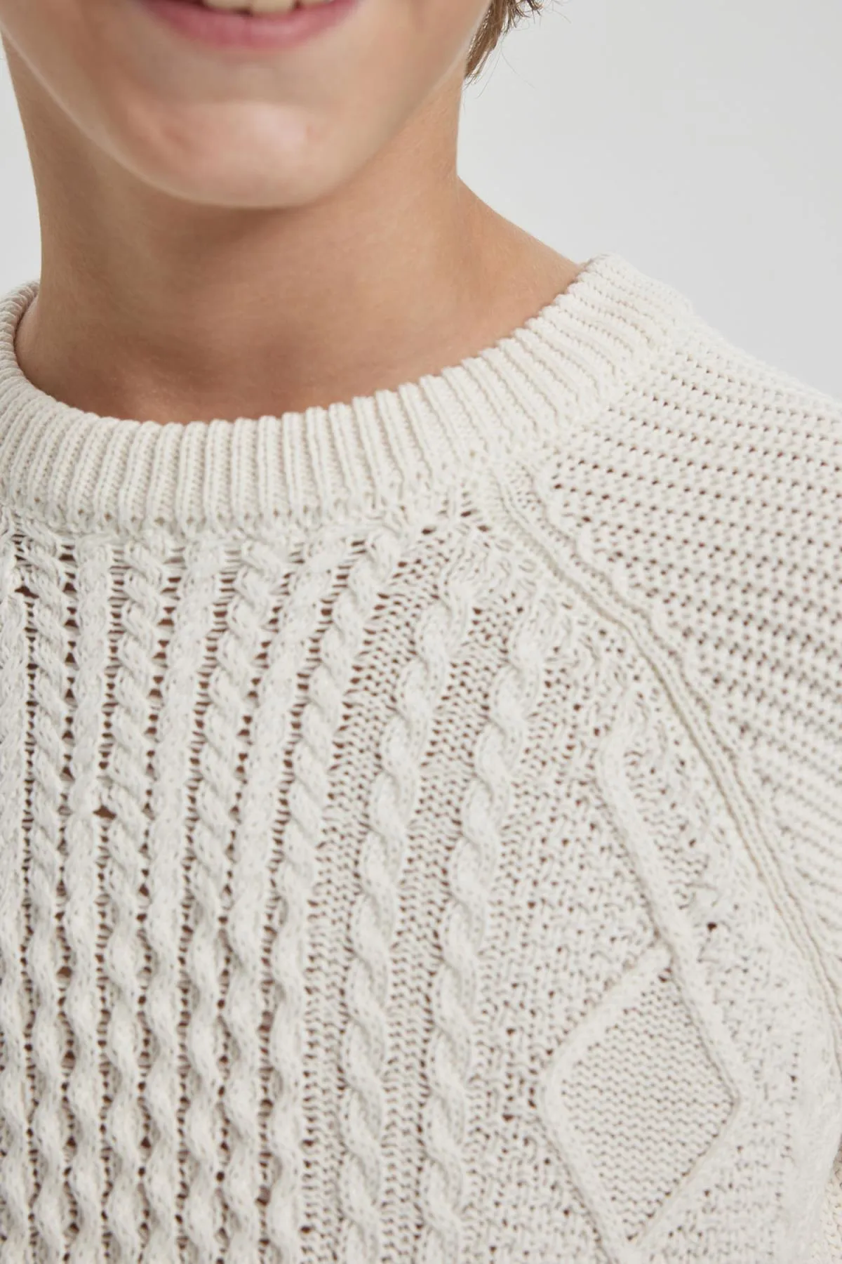 DeFacto  Strickpullover für Jungen mit normaler Passform und Rundhalsausschnitt