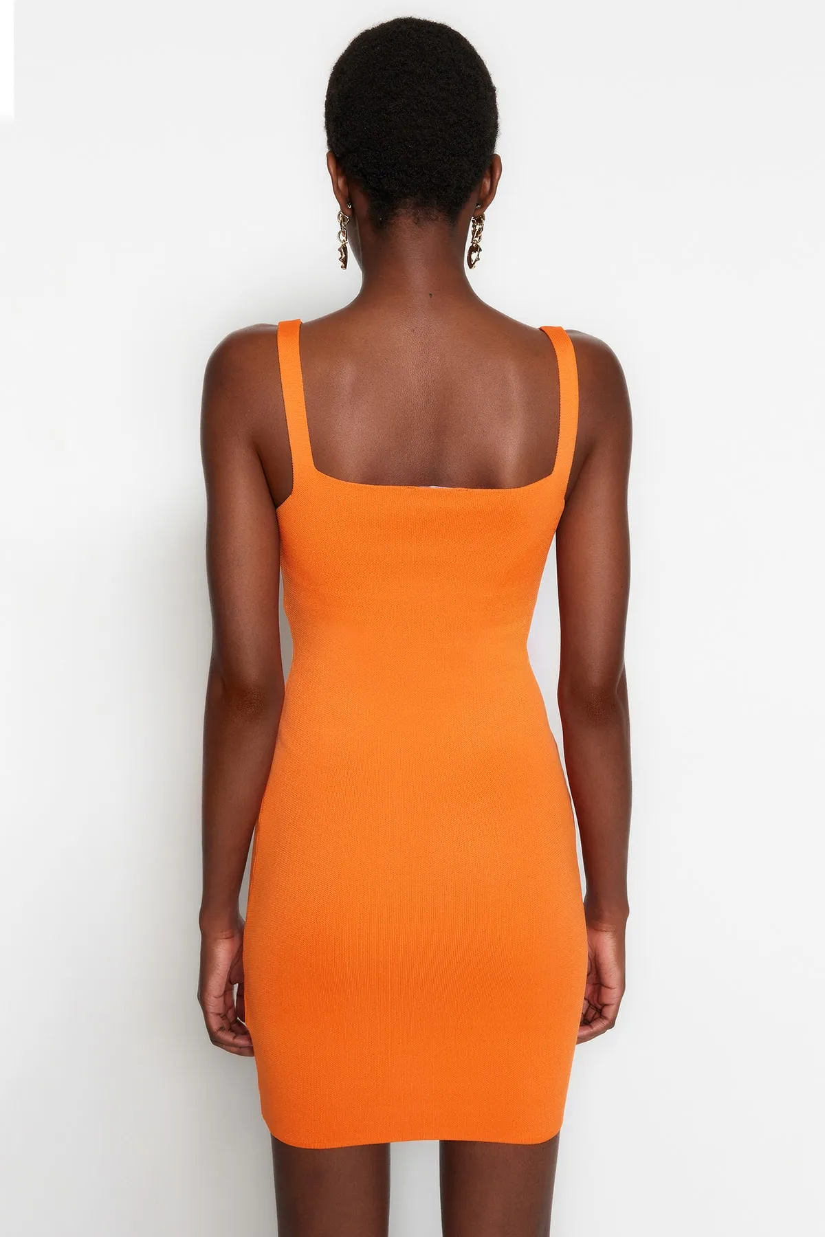 Trendyol Collection  Orangefarbenes Mini-Strick-Basic-Kleid in limitierter Auflage TWOSS21EL3590