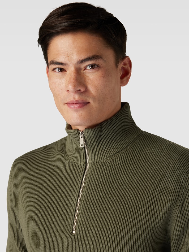 Strickpullover mit Stehkragen und Reißverschluss in olivgrün