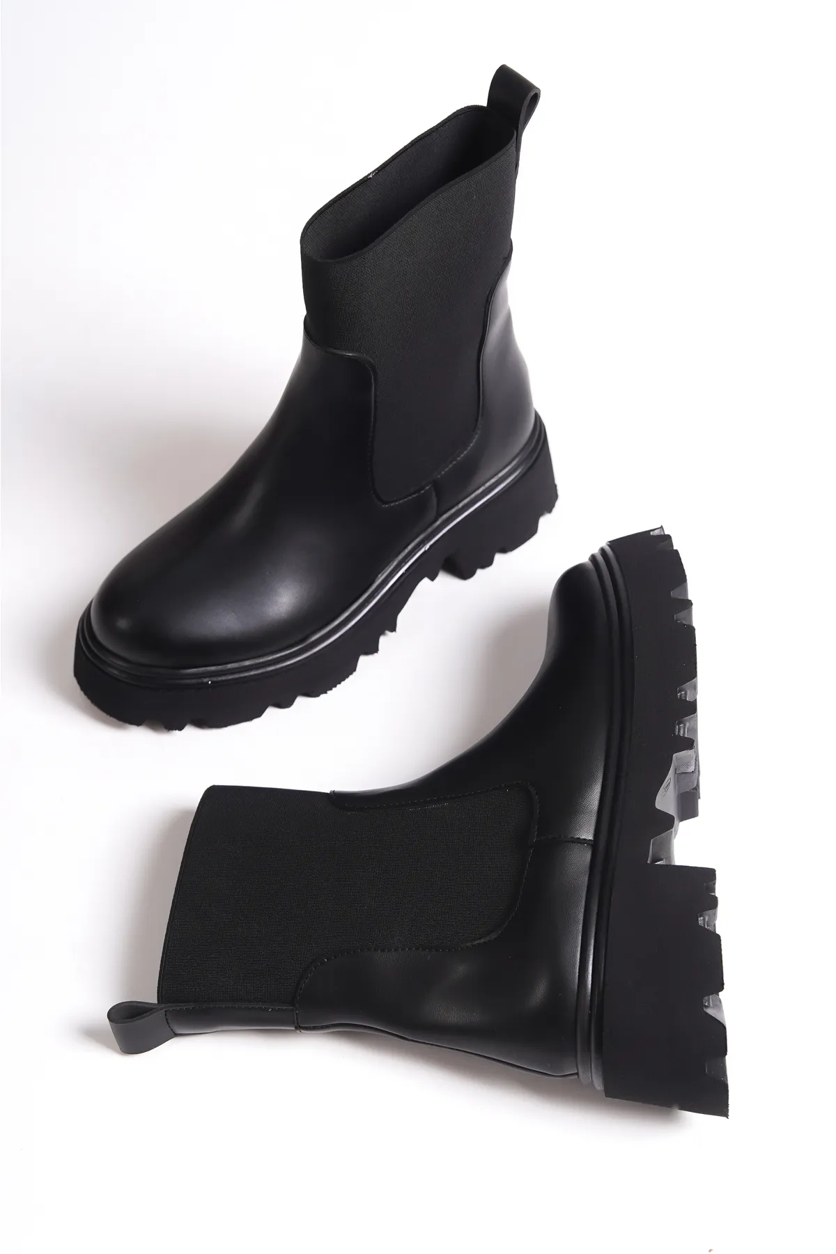 Capone Outfitters  Damenstiefel mit runder Zehenpartie und elastischer Trak-Sohle