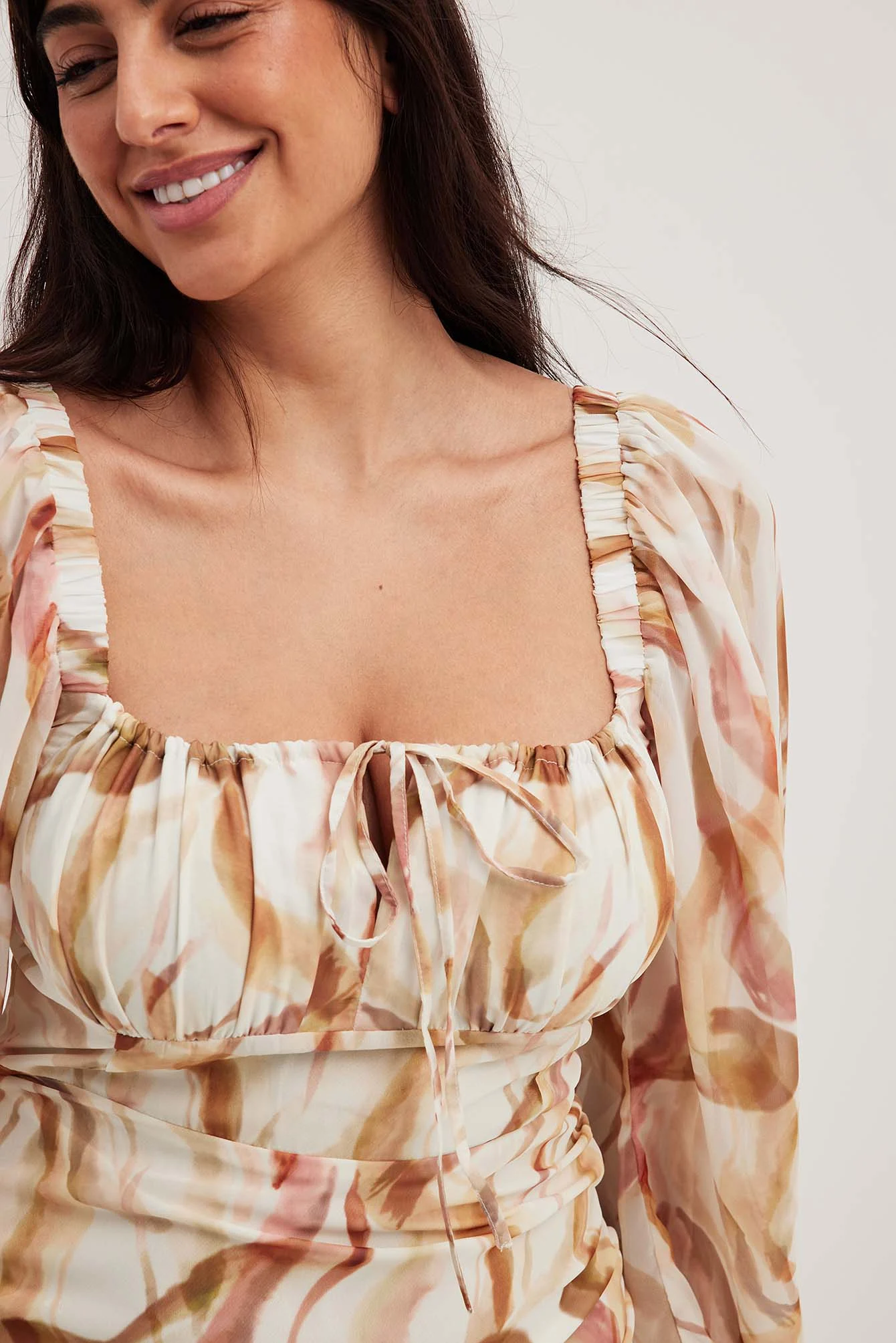 Chiffon-Minikleid mit Kordelzug