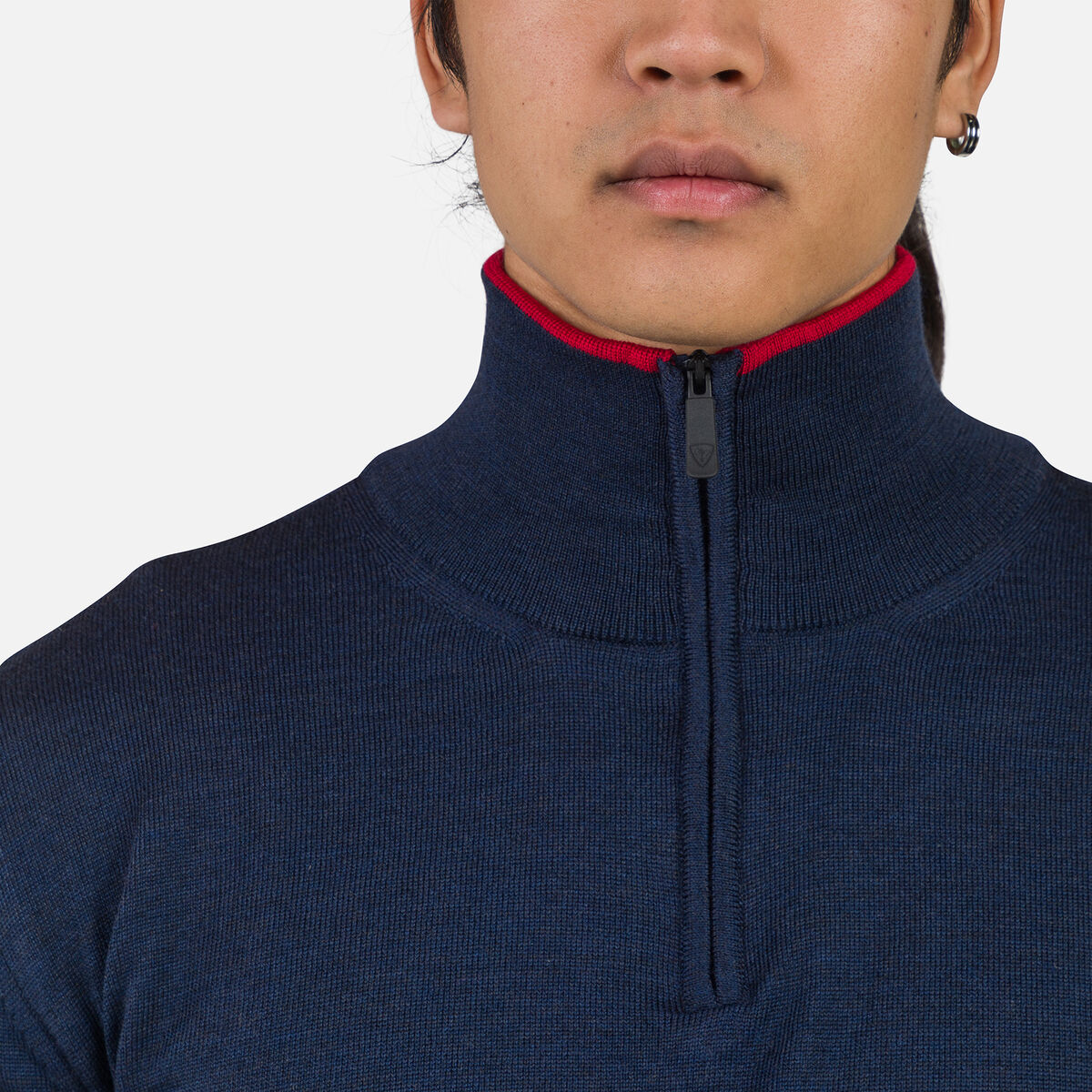 Gestreifter Herrenstrickpullover mit halblangem Reißverschluss
