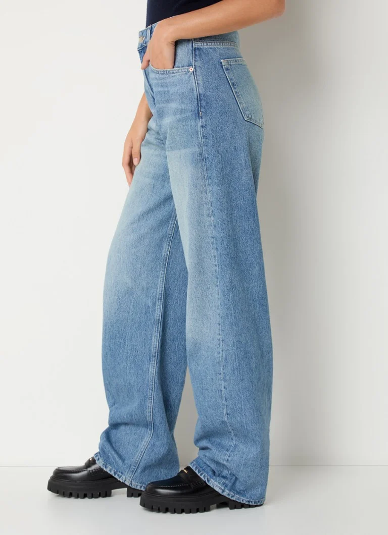 Jeans Benetton a vita alta e vestibilità ampia, lavaggio medio.