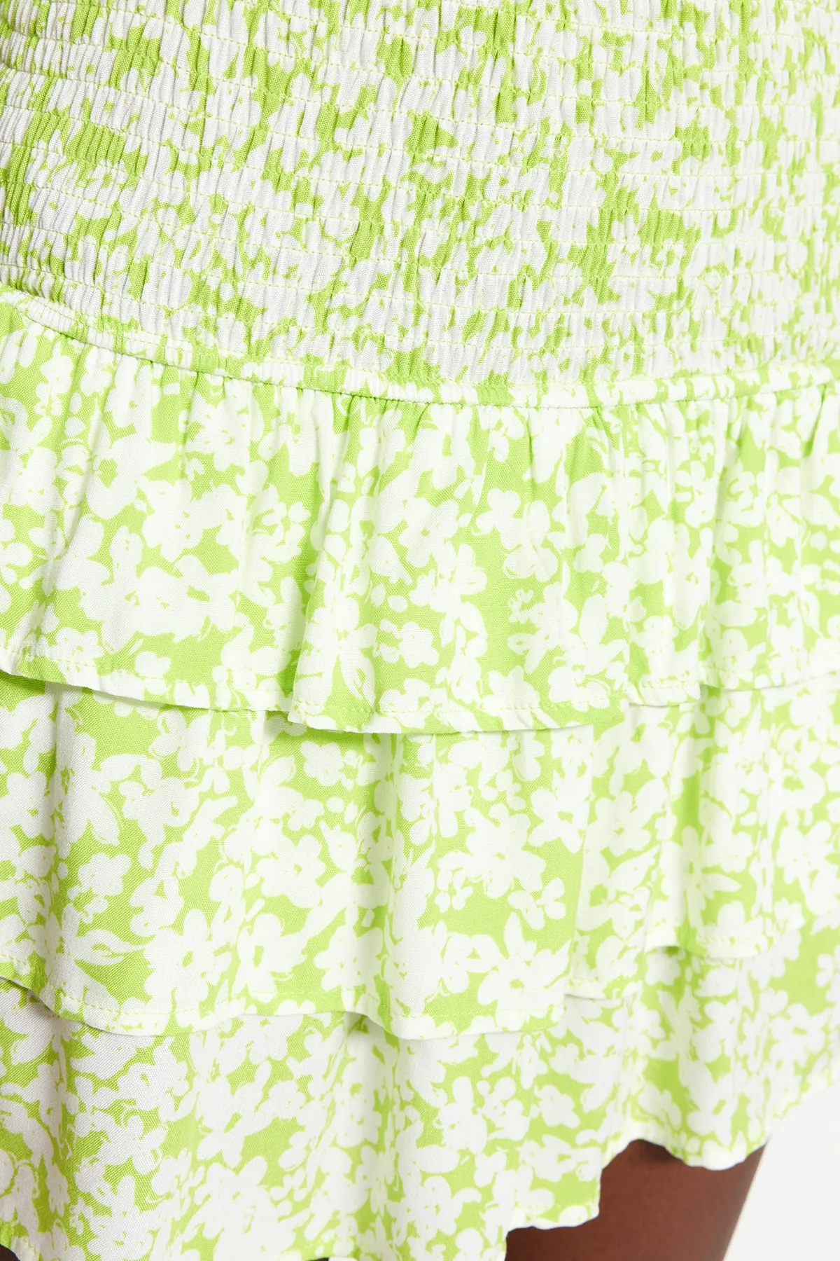 Trendyol Collection  Blusenrock-Set mit gewebten Rüschen und Blumenmuster TBESS20AU0033