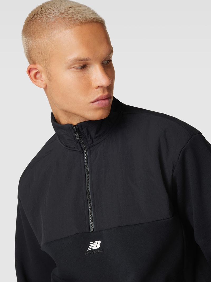 Sweatshirt mit Stehkragen und Reißverschluss in schwarz