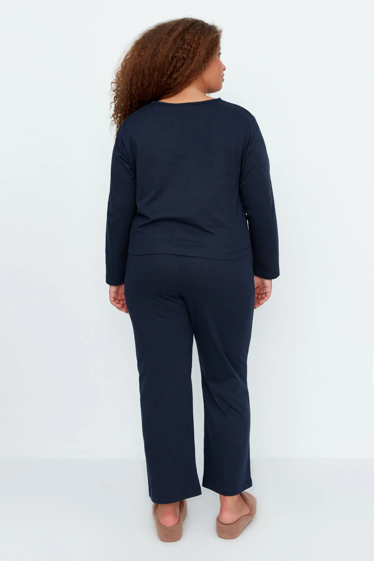 Trendyol Curve  Marineblaues Pyjama-Set aus Strick mit elastischer Taille TBBAW23AI00053