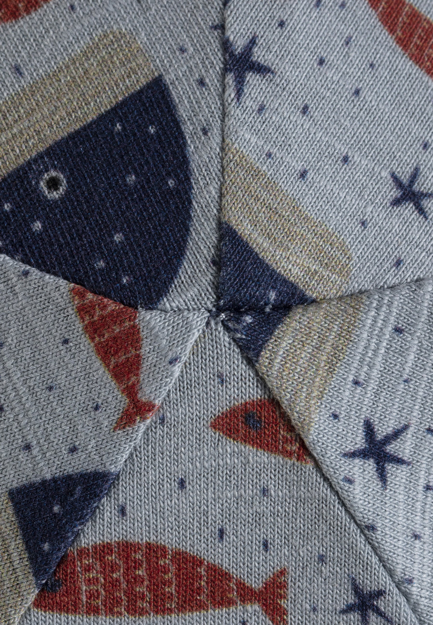 Beanie bedruckt mit Wal-Motiv in graublau