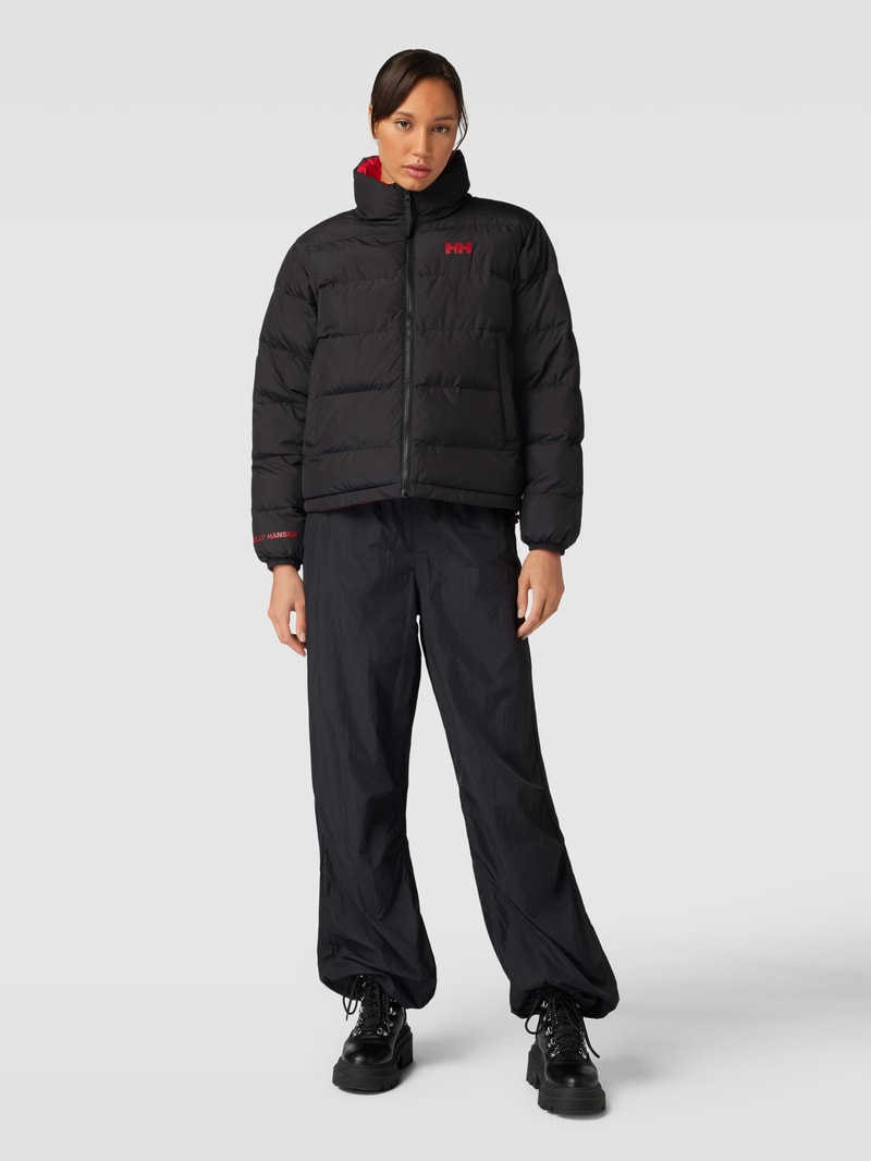 Steppjacke mit Wendefunktion in schwarz