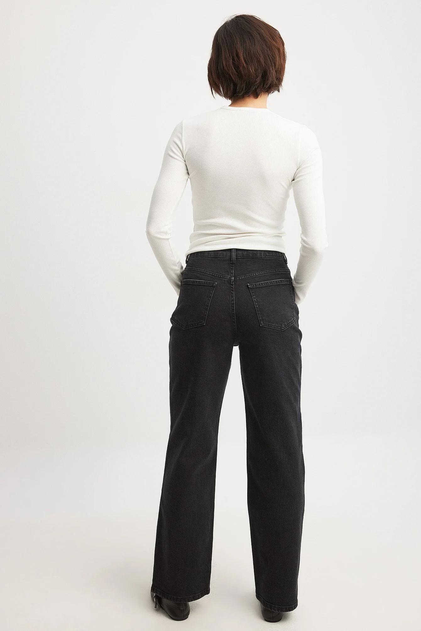 Gerade geschnittene Jeans mit hoher Taille