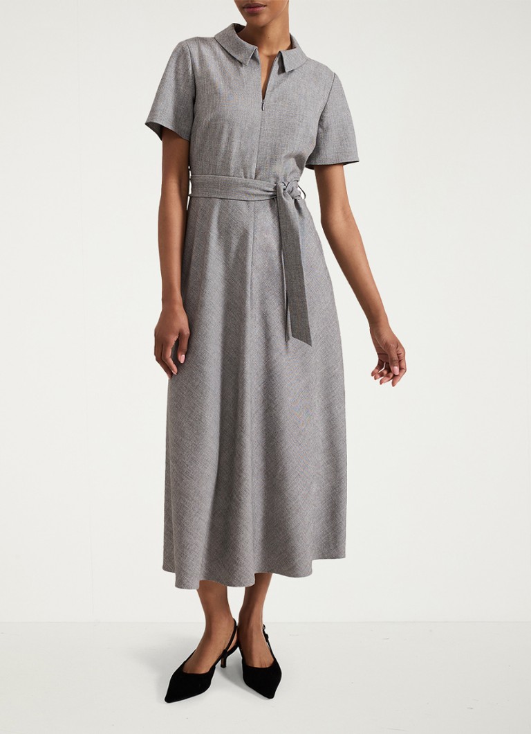 Rochie midi tunică Silvia de la Phase Eight, cu curea legată.