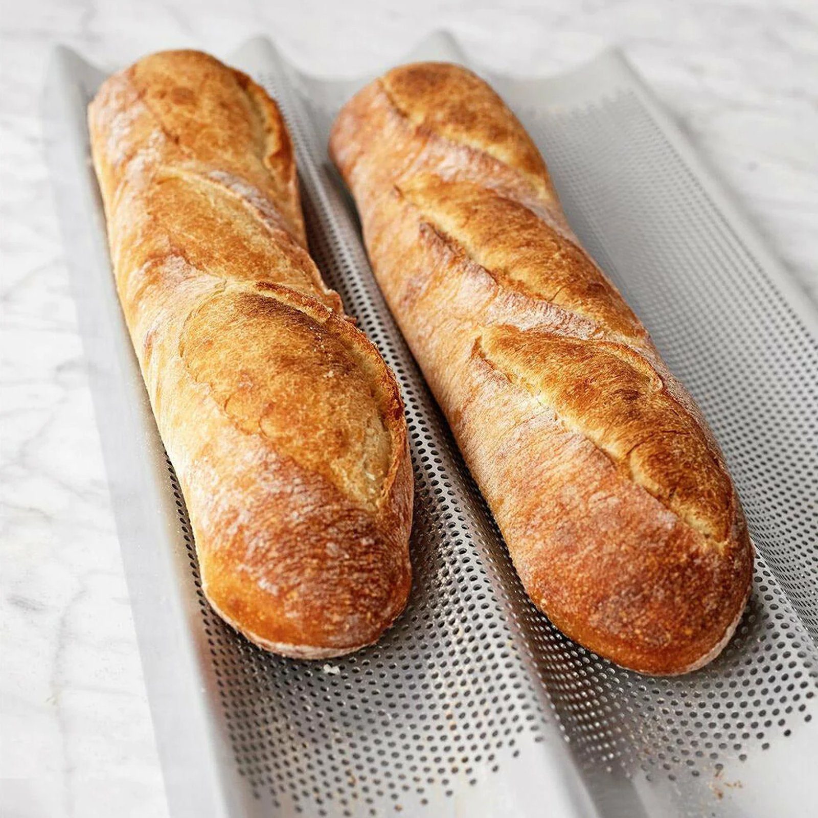 CALIYO Backblech 3 Mulden Baguette-Backblech, Baguetteblech für 3 Baguettes, Mit Gleichmäßige Erhitzung, Für Familie, Restaurant, Bäckerei usw