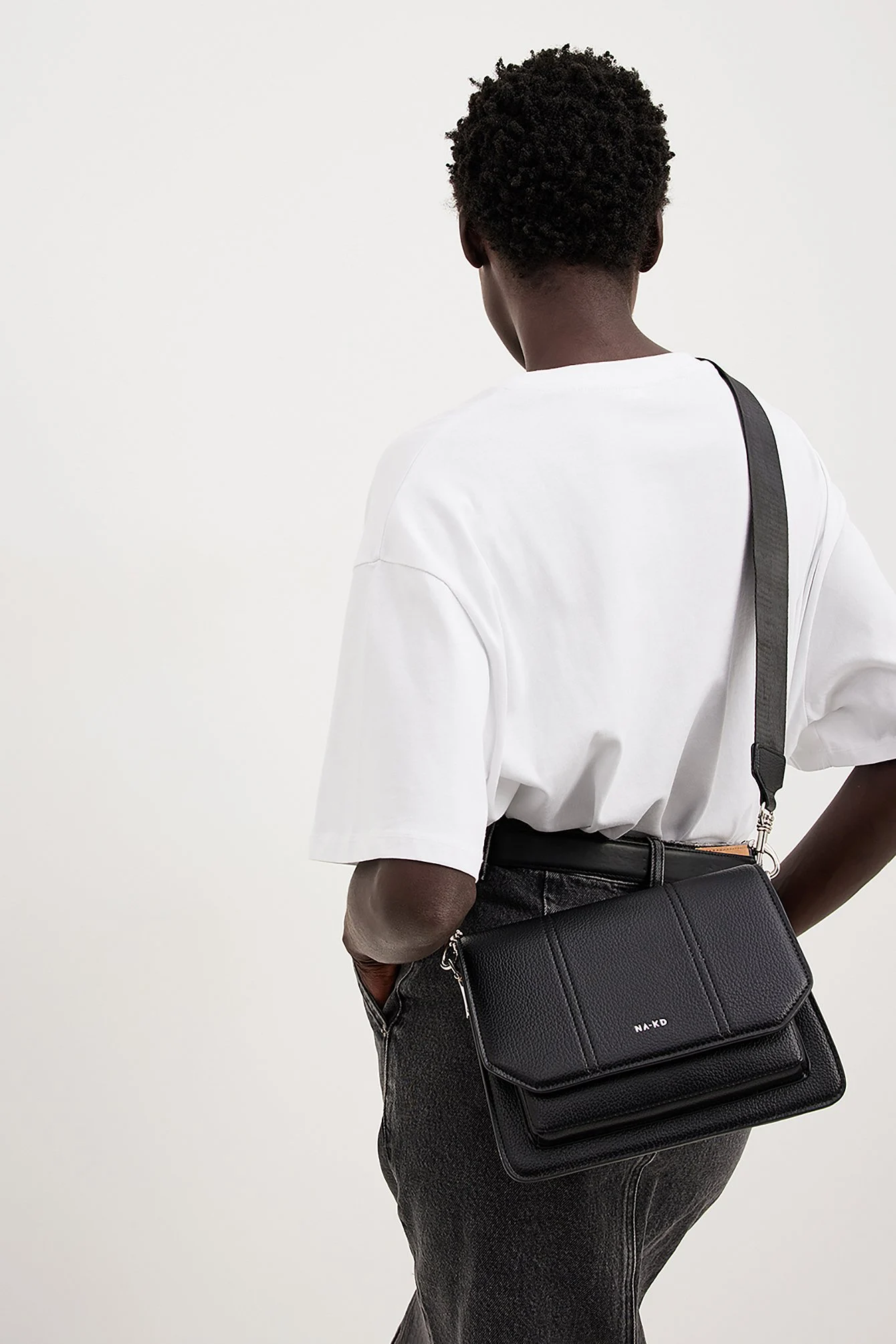 Crossover-Tasche mit Schlangendetail