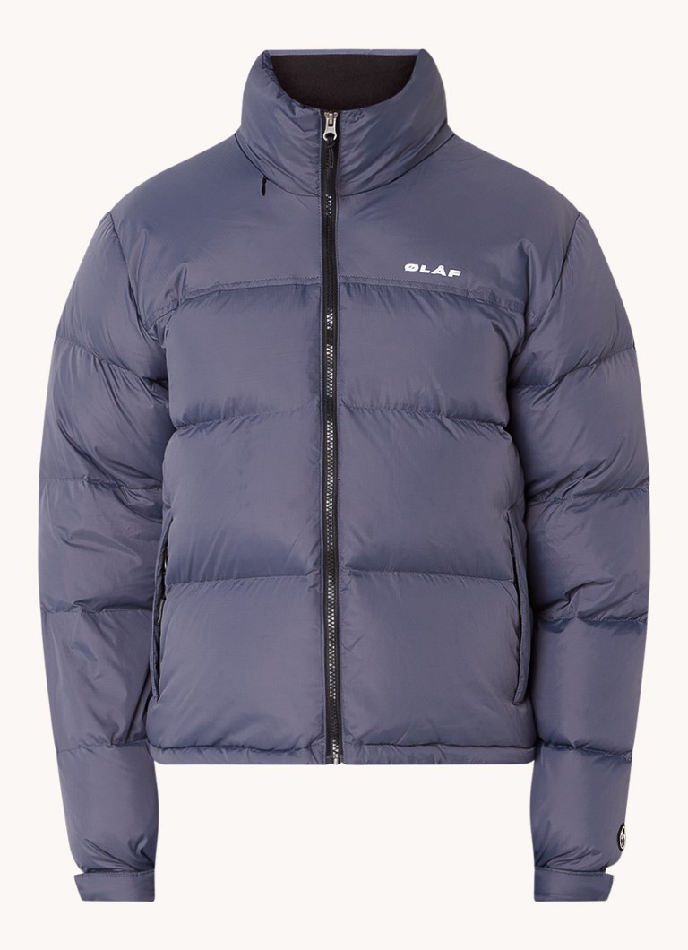 Jaqueta puffer OLAF com enchimento de plumas e capuz embutido.