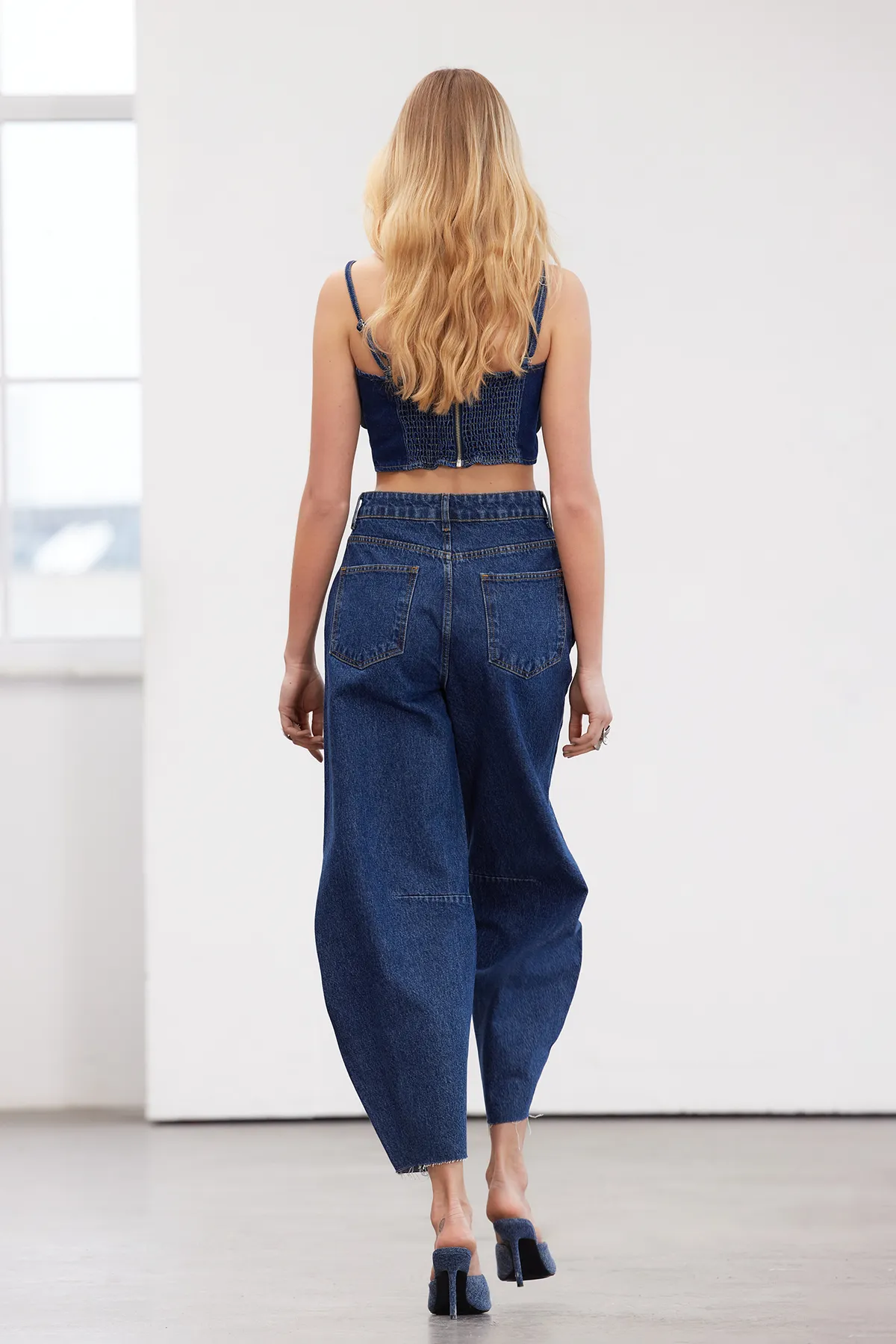 Trendyol Collection  High Waist Balloon Jeans - Dunkelblau, Nahtdetail, Nachhaltiger TWOSS24JE00141