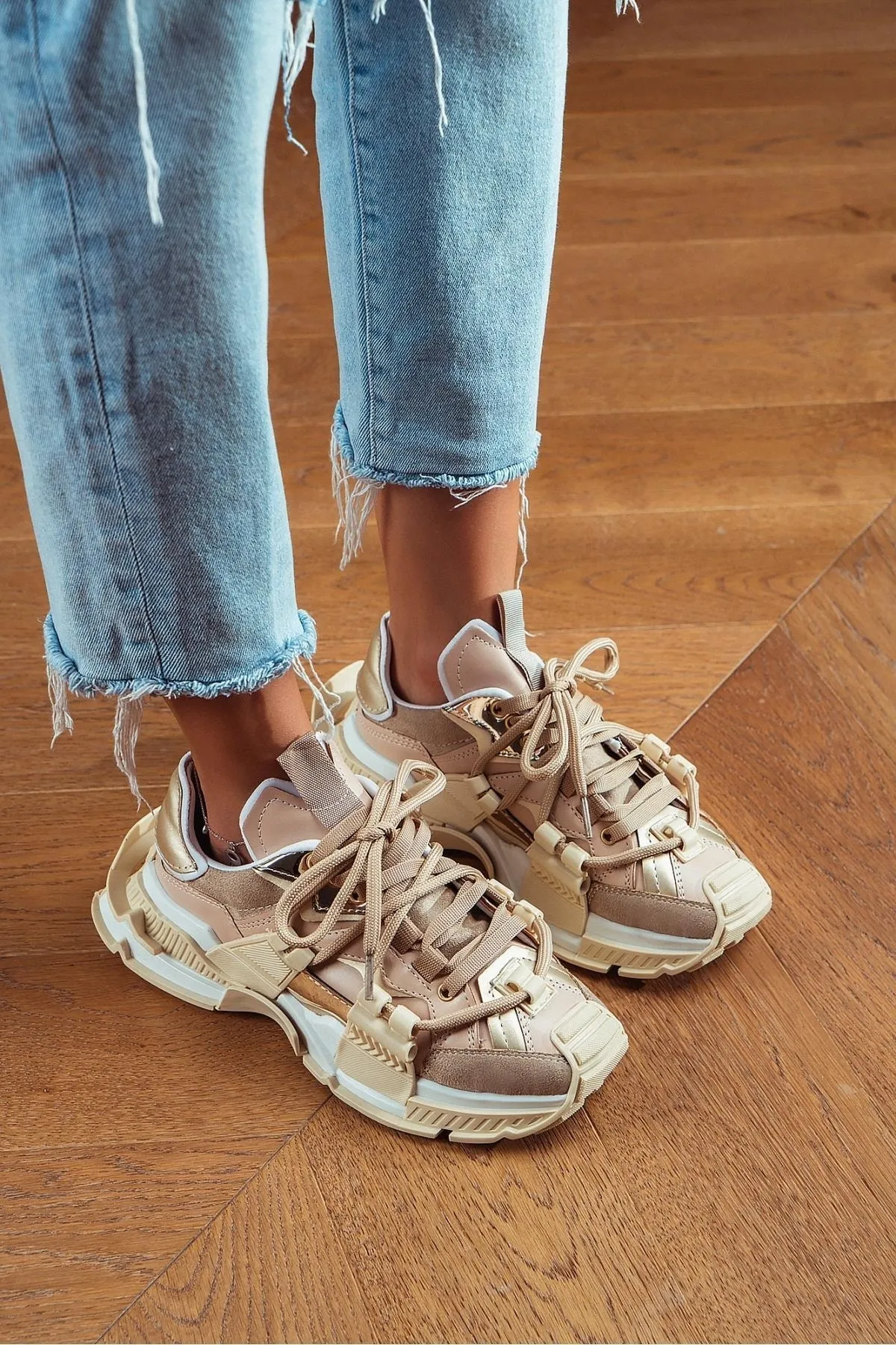 NİŞANTAŞI SHOES  Oslo Beige Matte Lace Detaillierte Damen-Sportschuhe mit dicker Sohle