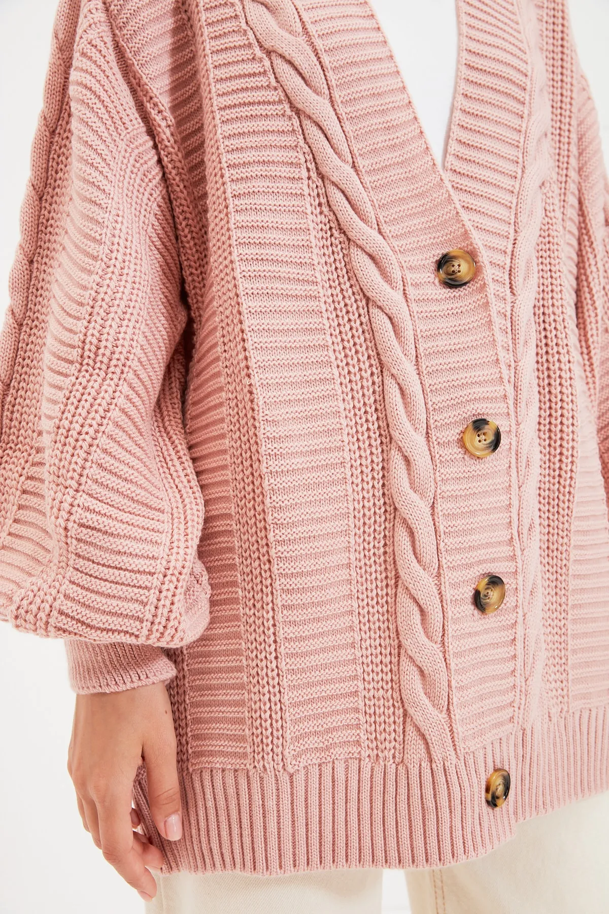 Trendyol Modest  Puderfarbener, geflochtener, locker geschnittener Strick-Cardigan TCTAW22TH0002