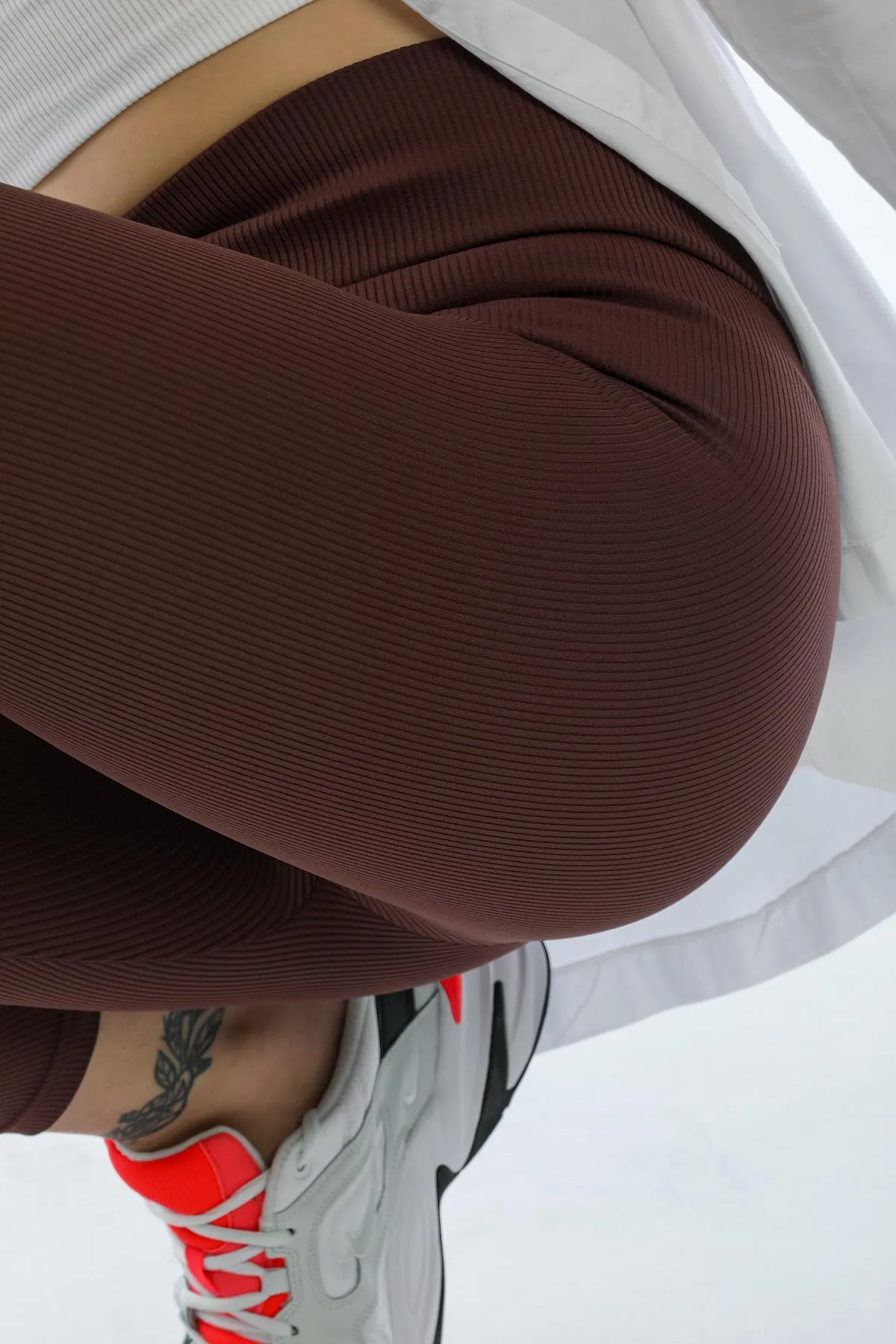 Domoda  Braune, gerippte, elastische Strickstrumpfhose mit hoher Taille und Interlock-Taille