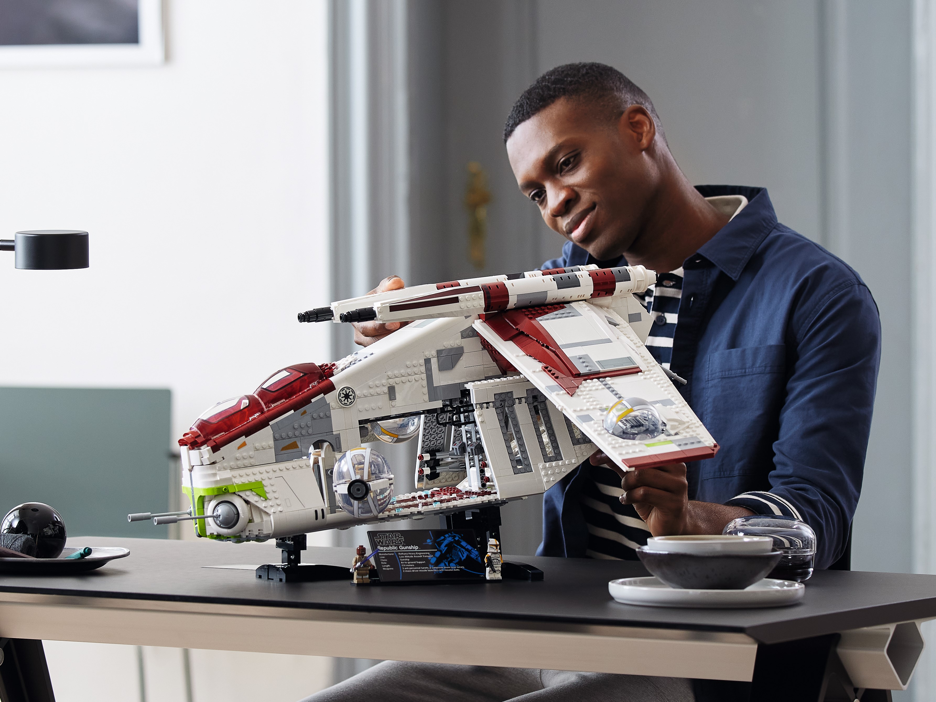 Republic Gunship™ 75309