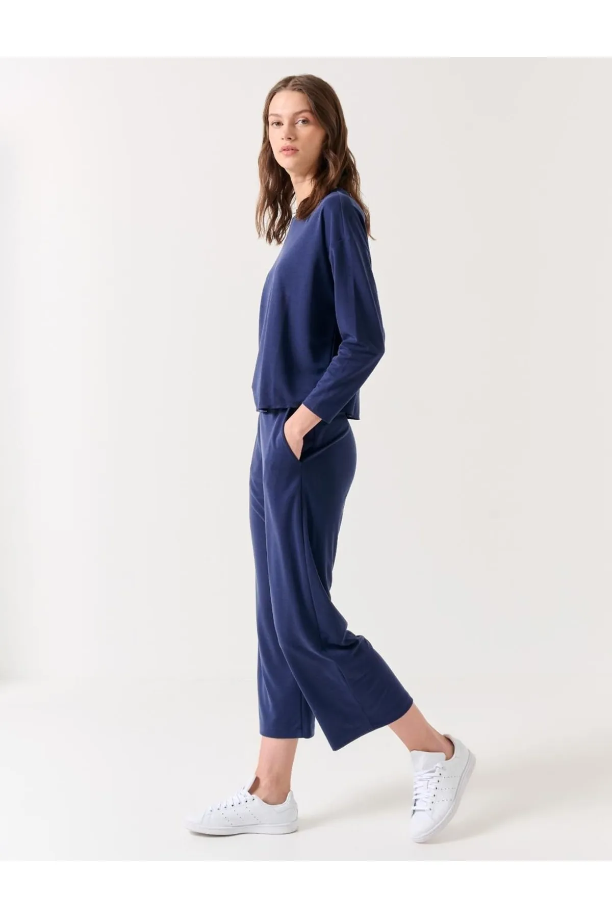 Jimmy Key  Bequeme Jogginghose mit weitem Bein in Marineblau